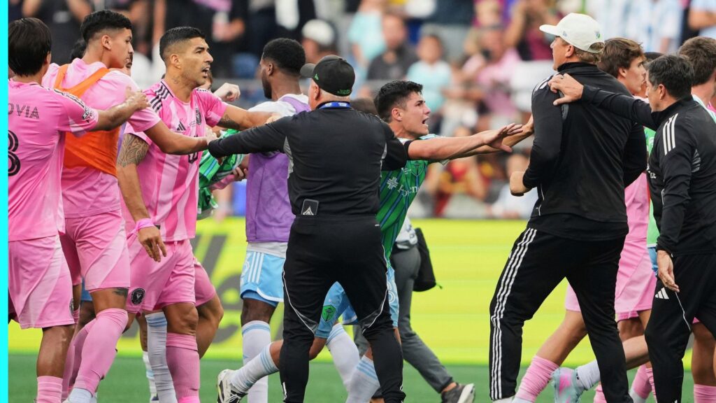 Luis Suarez is working on it again as the former Liverpool’s front spits out on someone’s face and begins a brawl.