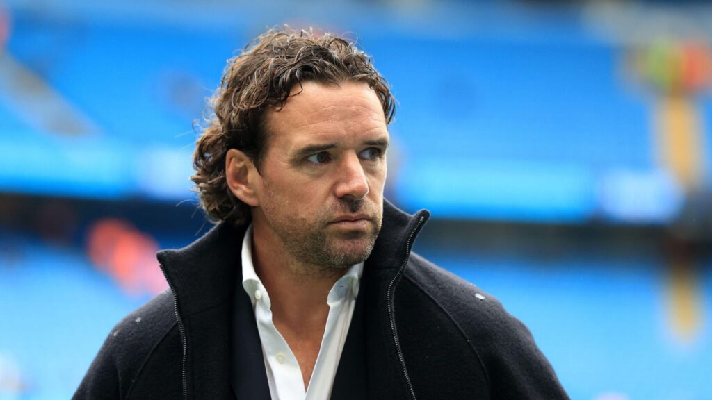 Hargreaves reveals there are two things he likes about the Summer signing. Pointing to the Arsenal display