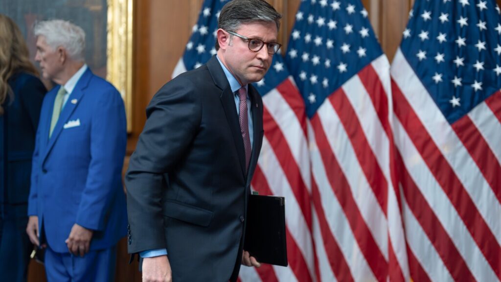 Pressure mounts on Congress to end government shutdown